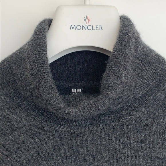 Uniqlo cashmere turtleneck sweater - Picture 2 of 5